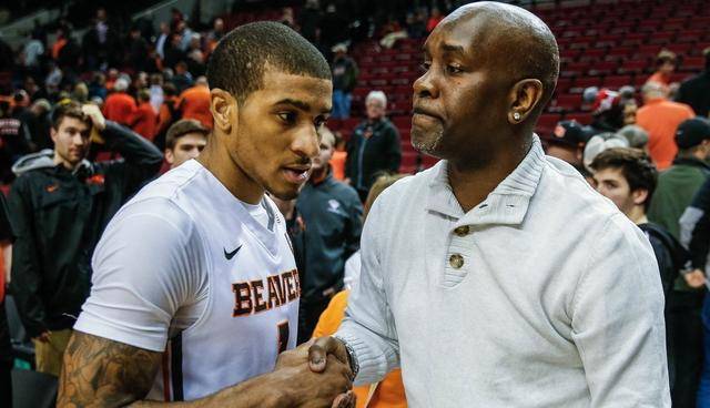 着塞萨洛尼 着塞萨洛尼